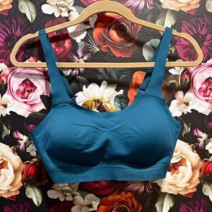 lululemon Fine Form Sports Bra